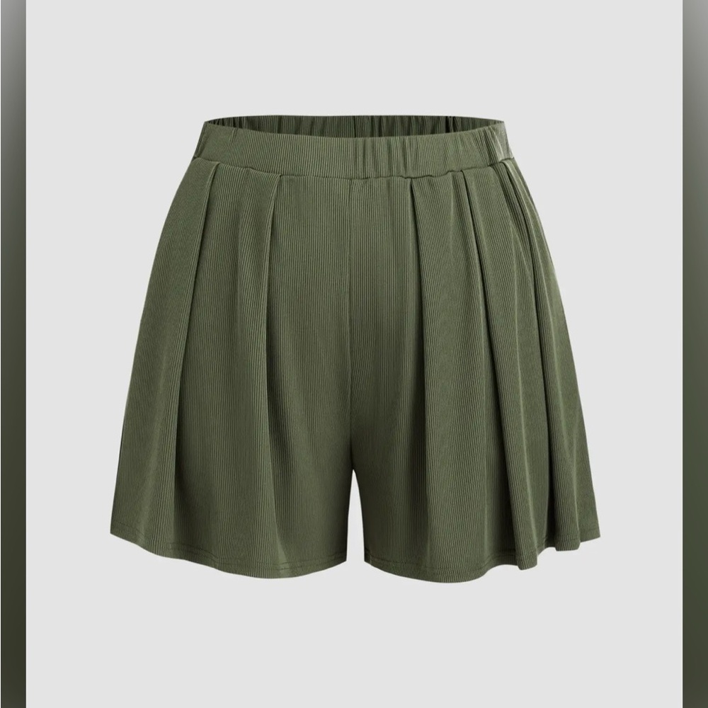 Cider Olive Green Pleated Women's Shorts